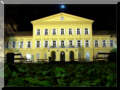 Mond über Musikhochschule